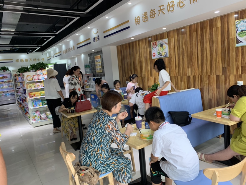 為什么每日萊便利店只用1年就在全國開了2000家店？
