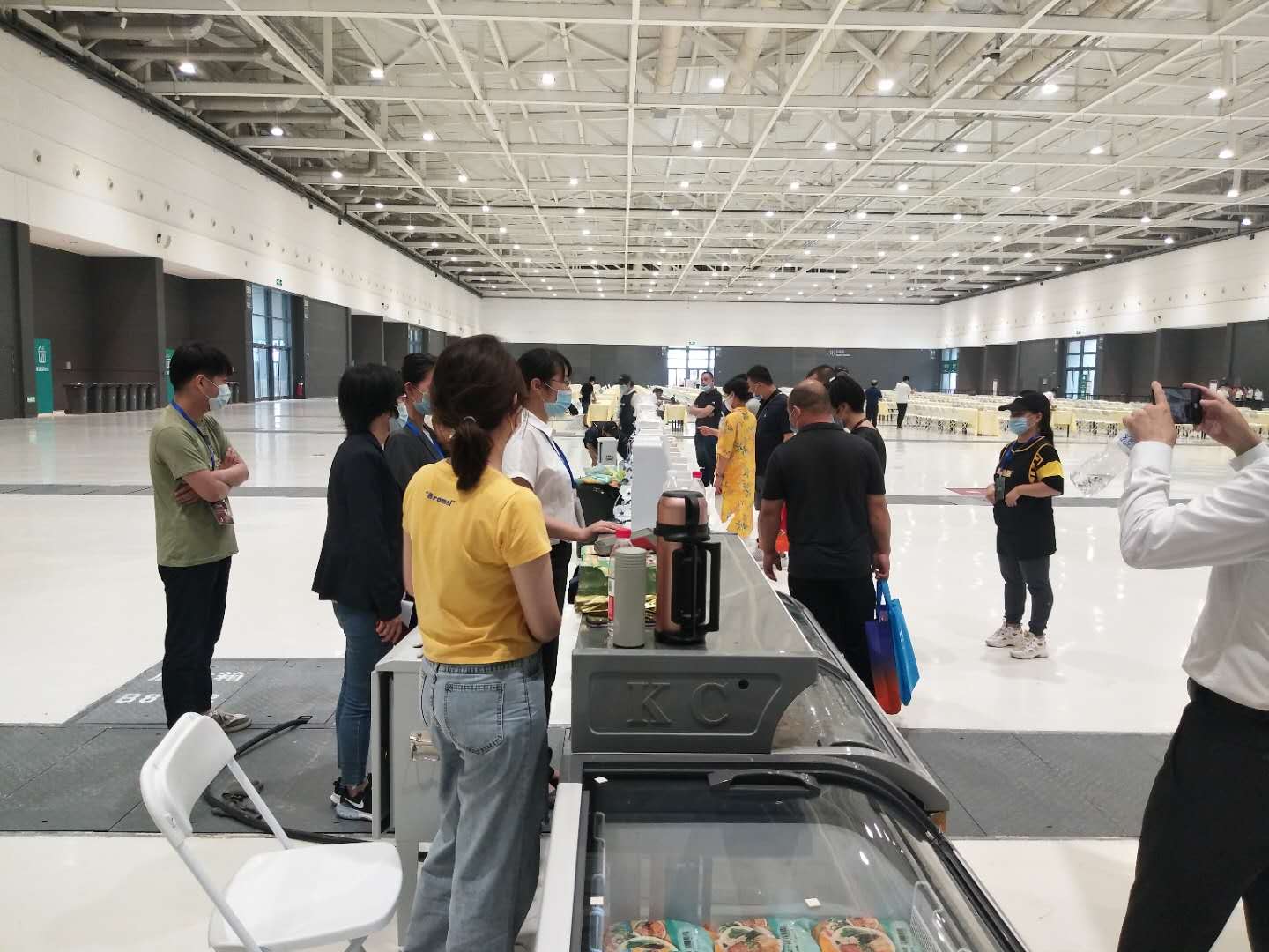 AI?機(jī)器人正以顛覆性姿態(tài)重構(gòu)便利店餐飲產(chǎn)業(yè)鏈